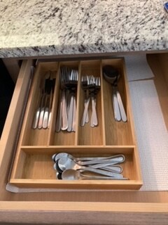 Building Photo - 608 Ray Ave