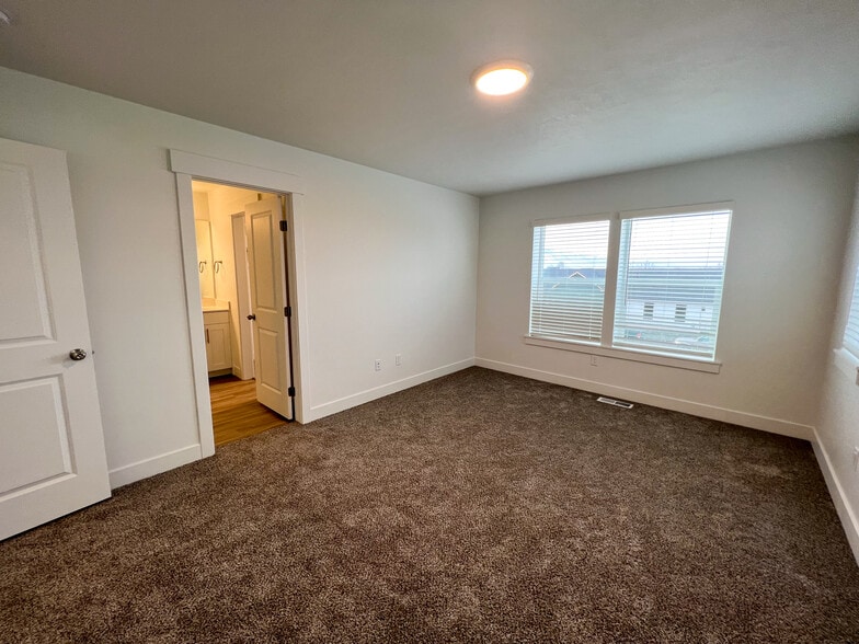 Building Photo - 3127 S 225 W