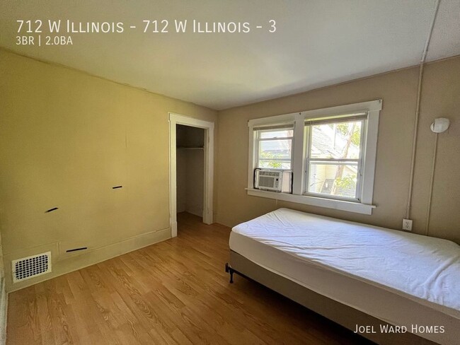 Building Photo - 3 Bedroom 2 Bathroom Unit Located 1 Block ...