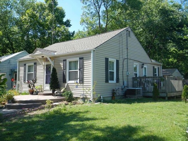 Building Photo - Charming 2BR/1BA Cottage Bungalow in Great...