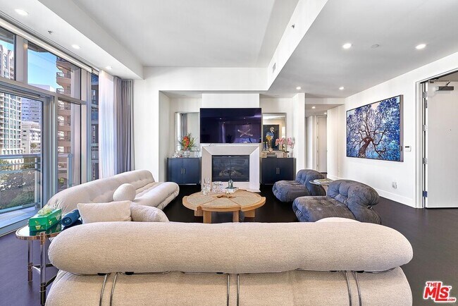 Building Photo - 10776 Wilshire Blvd