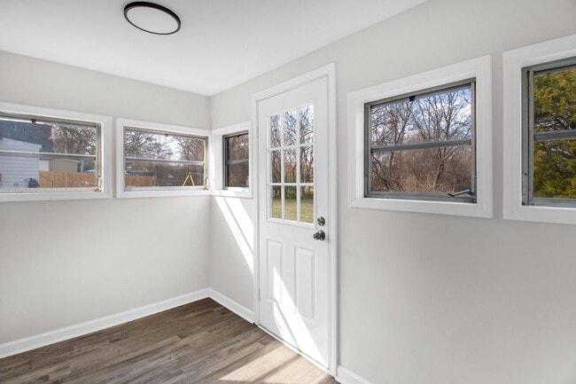 Building Photo - Lovely 3 bedroom, 1 bathroom home in High Point with LVP throughout!