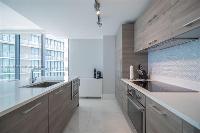 Building Photo - 650 NE 32nd St