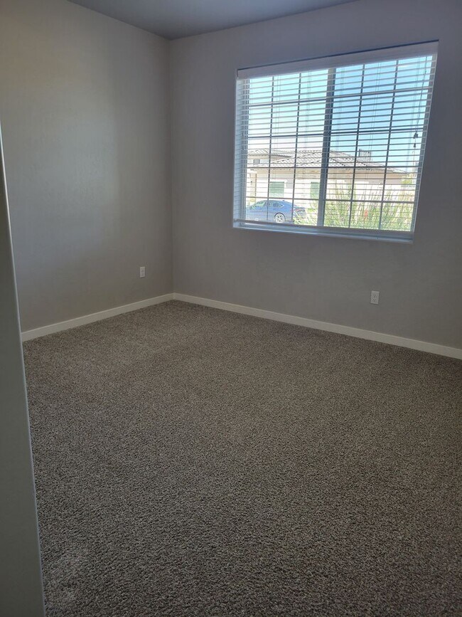 Building Photo - Beautiful 3 bedroom/2 Bath Home!