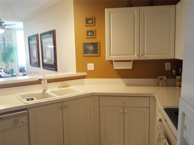 Building Photo - 3880 N Hwy A1A