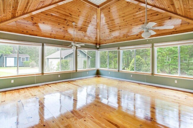 Building Photo - Coming Soon- 3 Bedroom and 2 Bath Home (Pe...