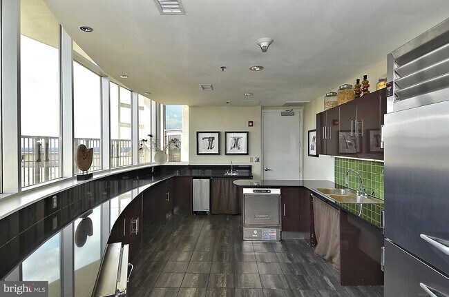 Building Photo - 5750 Bou Ave
