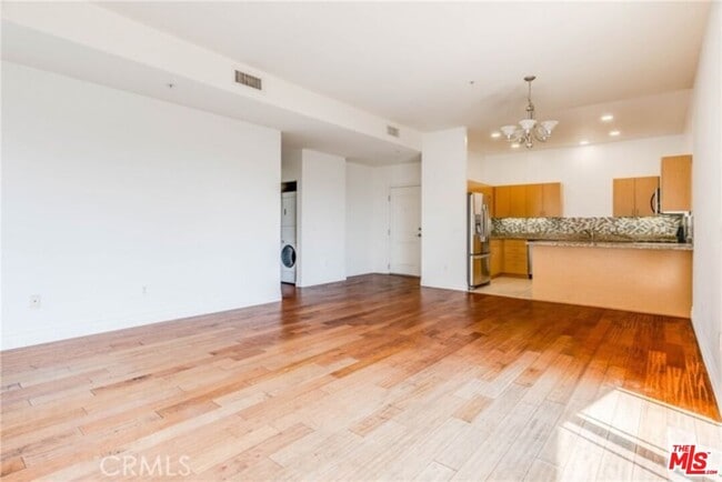 Building Photo - 917 S New Hampshire Ave
