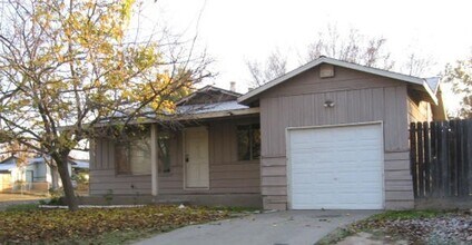 Building Photo - Charming cottage on large corner lot