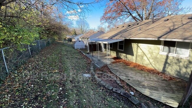 Building Photo - 921 Millikin St