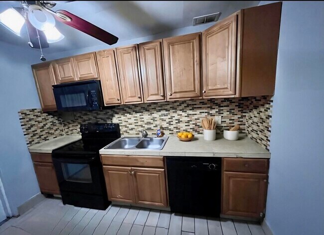 Building Photo - 1121 NW 140th Terrace