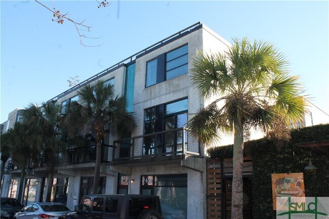 Primary Photo - 2412 De Soto Ave