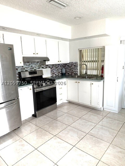 Building Photo - 2560 NW 81st Dr
