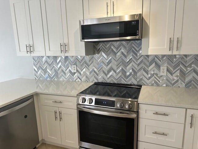 Building Photo - 4151 Eastridge Cir