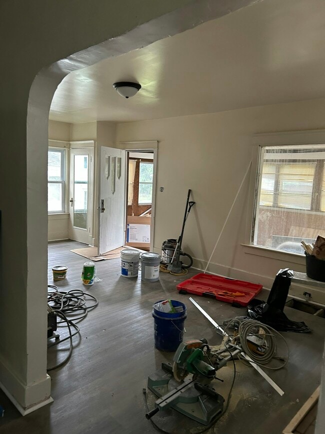 Building Photo - 844 St Agnes Ave