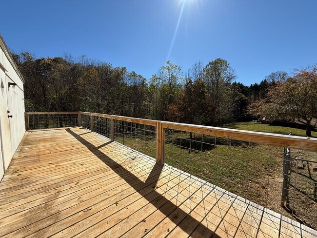 Building Photo - 7268-A Old Tuckaleechee Road Townsend, TN 37882