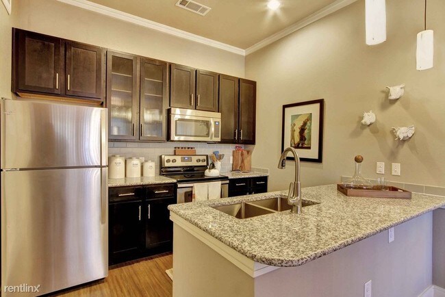 Building Photo - 5501 S MoPac Expy