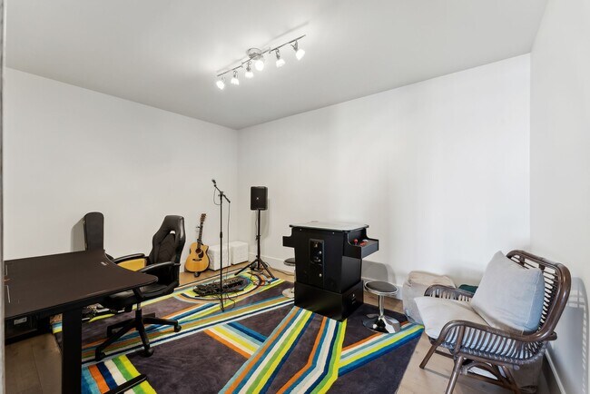 Building Photo - 3450 Ridgeway Dr