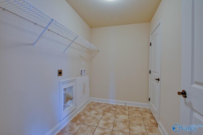Building Photo - 5010 Montauk Trail SE