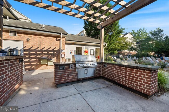 Building Photo - 5675 Harrington Falls Ln