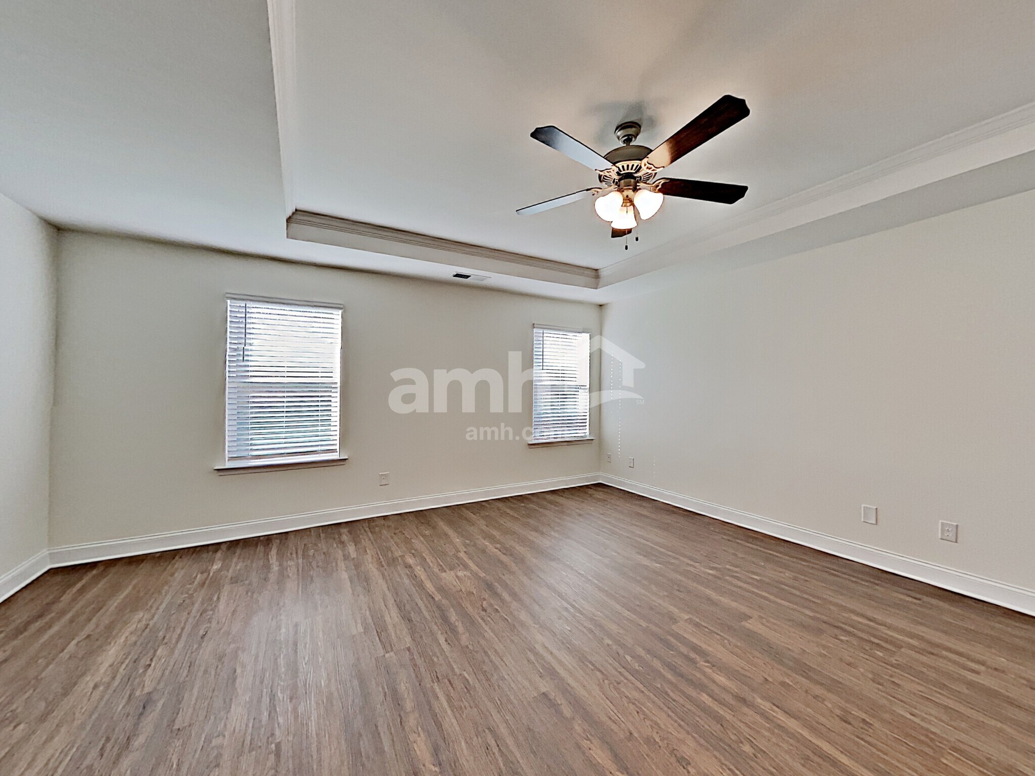 Building Photo - 204 Glenwood Dr