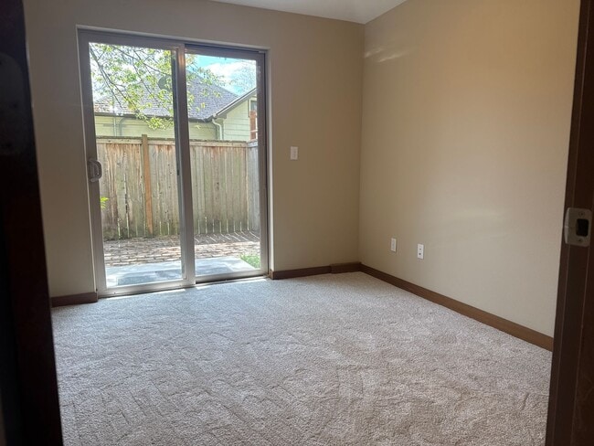 Building Photo - Convenient 3 beds, 2.5 bath in Ballard