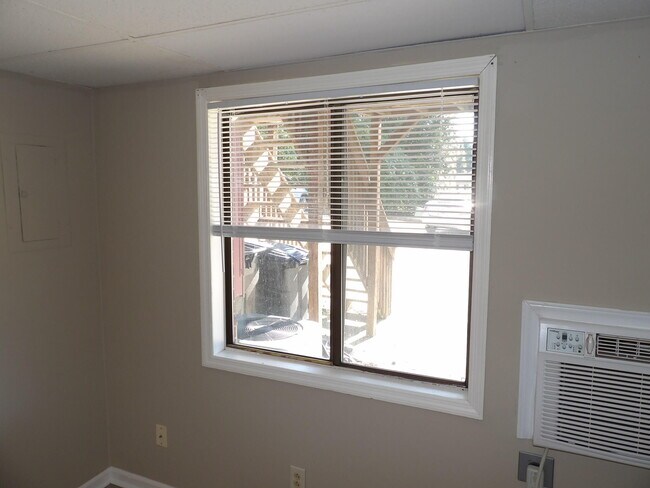 Building Photo - 65 Ashwood Ct