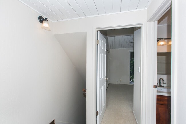 Building Photo - 95-146-146 Kipapa Dr
