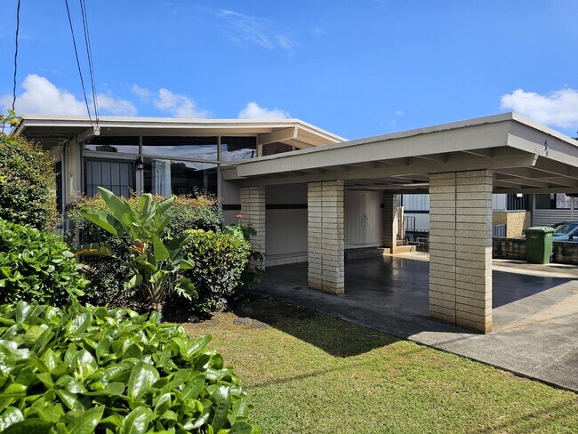 Building Photo - 4 bed, 2.5 bath single family house, Liliha neighborhood.