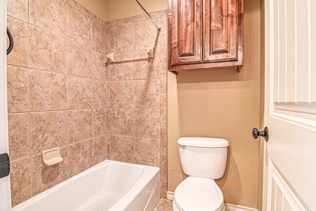 Building Photo - 5811 Oak Creek Drive