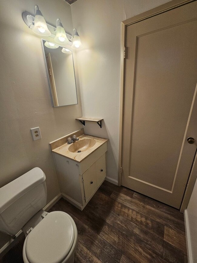 Building Photo - Spacious 4 Bedroom 2 Bath Home WITH BONUS ...