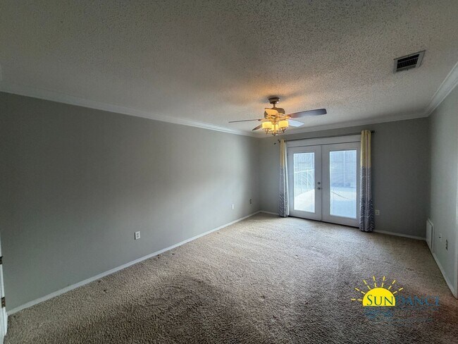 Building Photo - Spacious 5-Bedroom Home with Heated Pool & Hot Tub in Niceville!