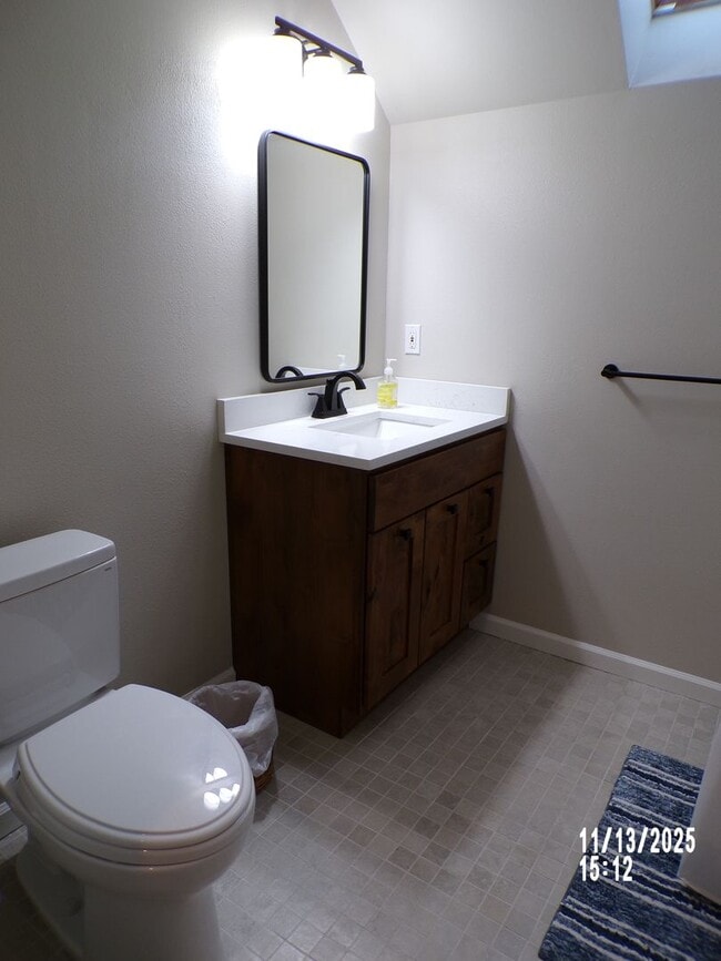 Building Photo - Charming house close to parks