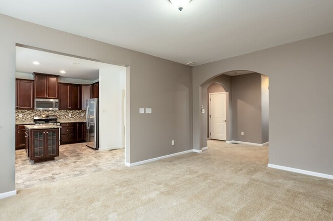 Building Photo - Spacious Home in Williamsburg - WASHINGTON RIDGE