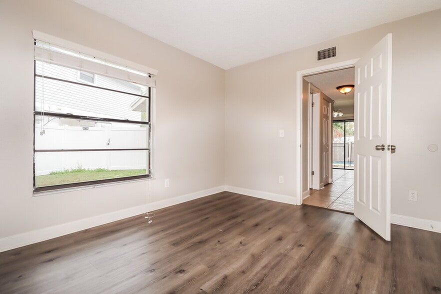 Building Photo - 10375 Chadbourne Dr