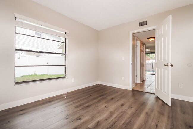 Building Photo - 10375 Chadbourne Dr