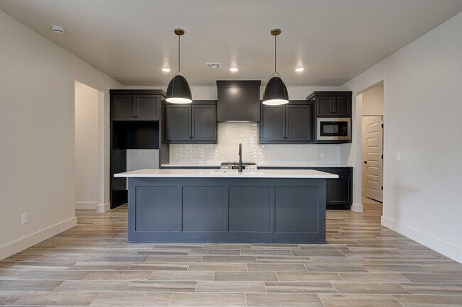 Building Photo - 6101 Kinnick Dr