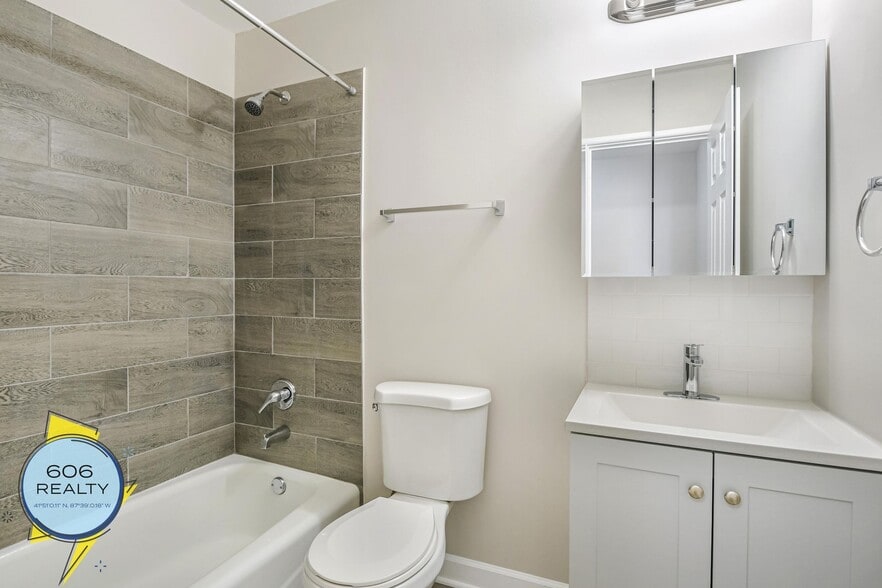 Building Photo - 3001 N Thatcher Ave