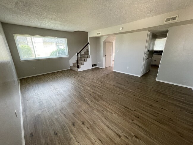 Building Photo - 3-Bed, 2.5 Bath Condo