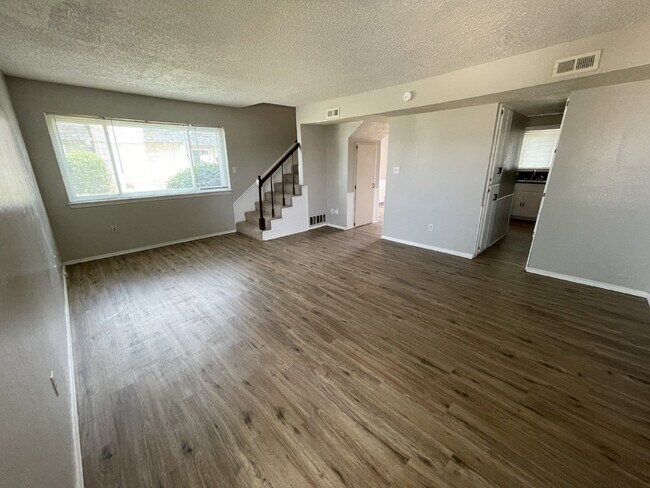 Building Photo - Norman 3-Bedroom Condo