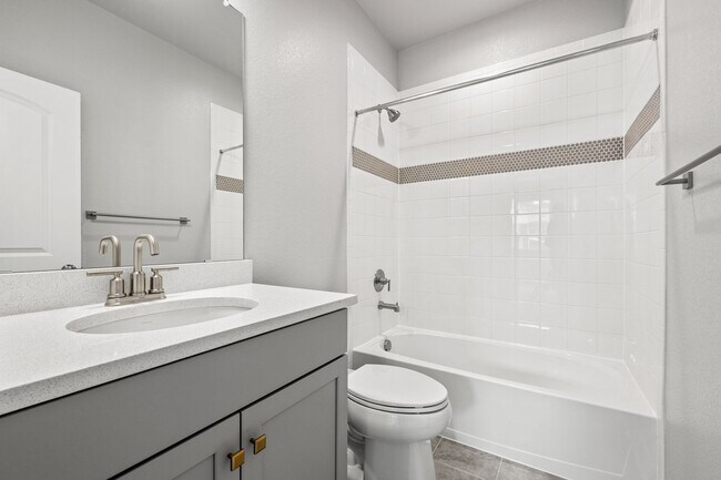 Building Photo - Spacious Family Home in Quiet Neighborhood