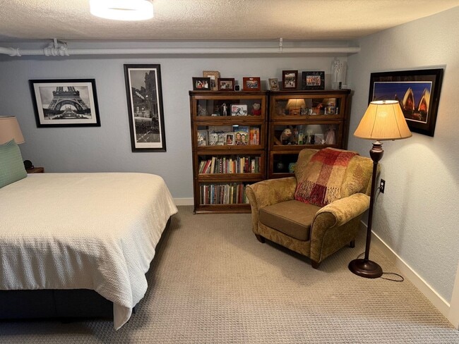 Building Photo - LOCATION LOCATION! This stunning remodeled bungalow has 4-beds and 2-baths w/ an office and is lo...