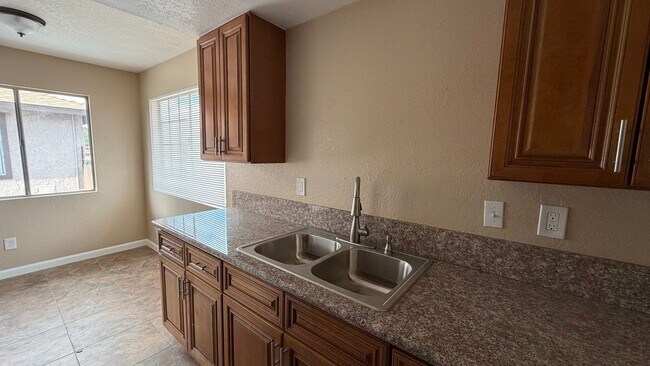 Building Photo - Two Bedroom One Bathroom Apartment in San Bernardino!