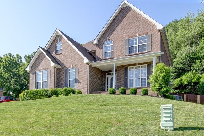 Building Photo - Four Bedroom with Bonus!