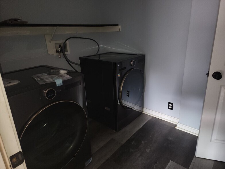 Building Photo - 5514 Hideaway Dr