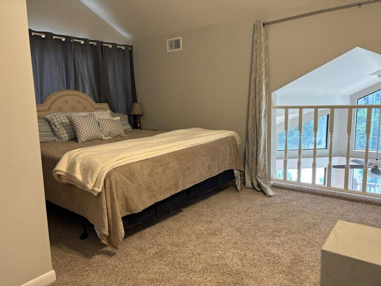 Building Photo - 3806 Spinnaker Dr