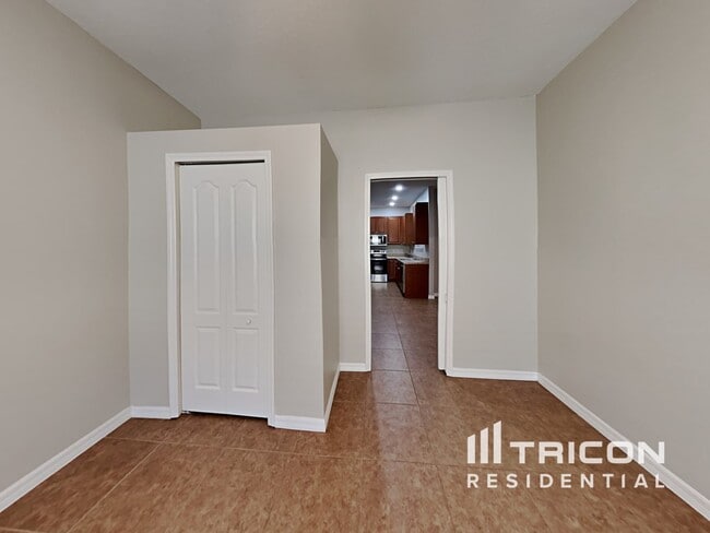 Building Photo - 606 Arlington Ct