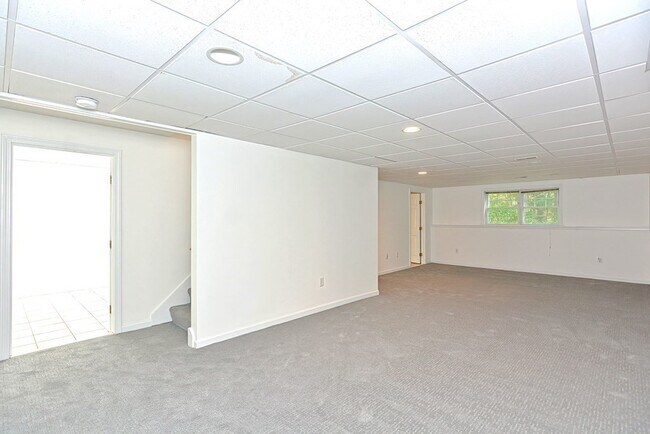 Building Photo - 123 Lordvale Blvd