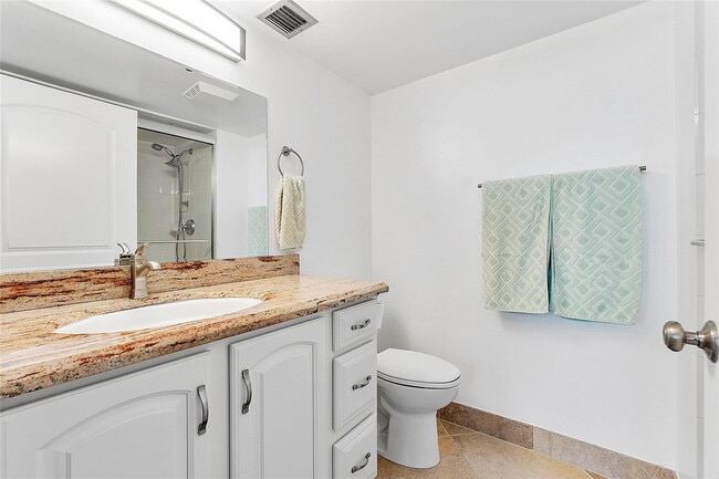 Building Photo - 4550 NW 18th Ave