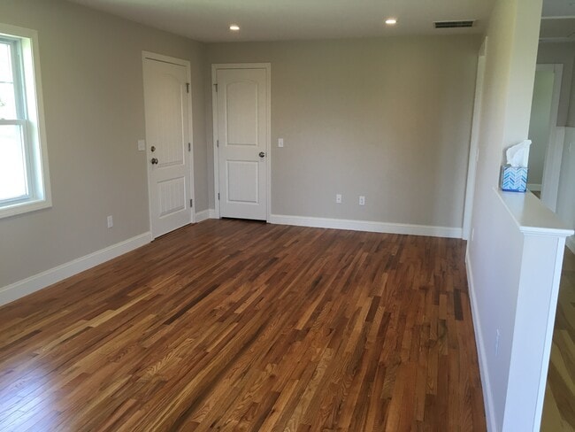 Building Photo - 7 Herbert Dr